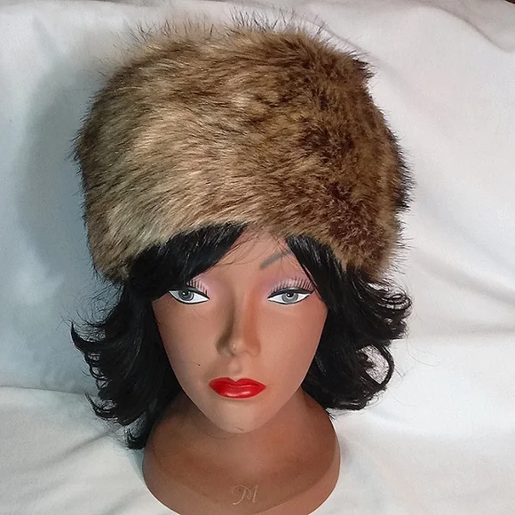 Soul Young | Accessories | Soul Young Faux Fur Hat | Poshmark display picture 1